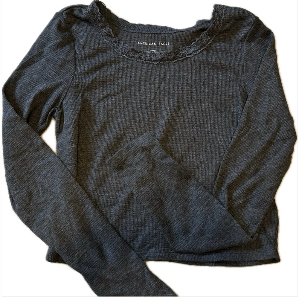 american Eagle black cropped shirt